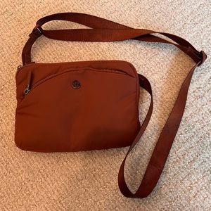 Lululemon crossbody city adventurer bag